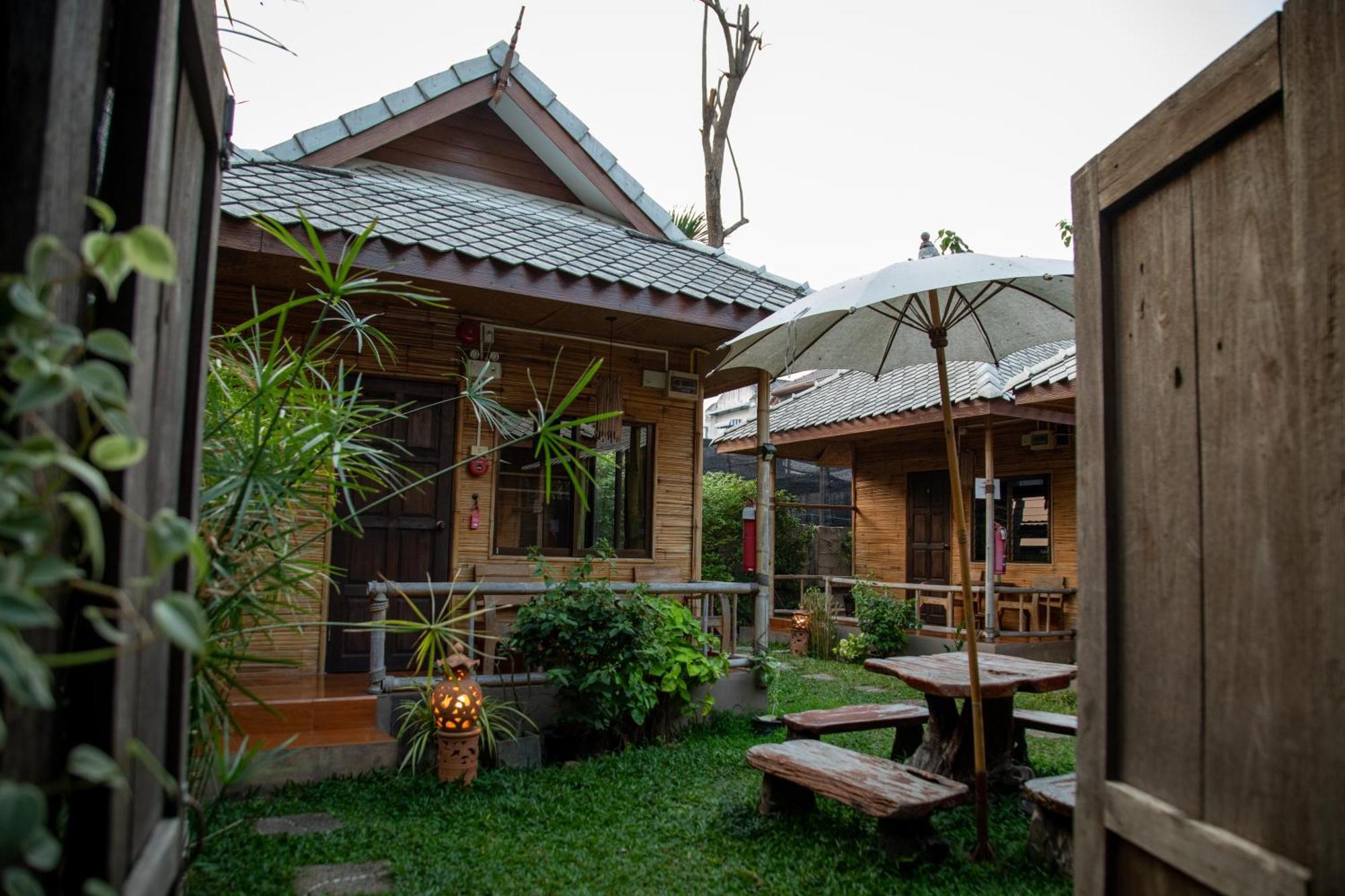 Boutique Hotel & Restaurant, Jaidee Bamboo Huts Chiang Mai Exterior photo